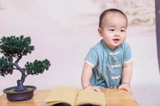 吐鲁番祝宝宝健康茁壮成长